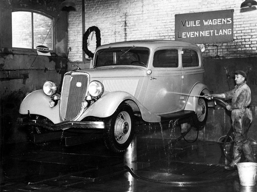  Ford V8 Deluxe Tudor Sedan (40/700) 1937 года  (фото 4 из 22)